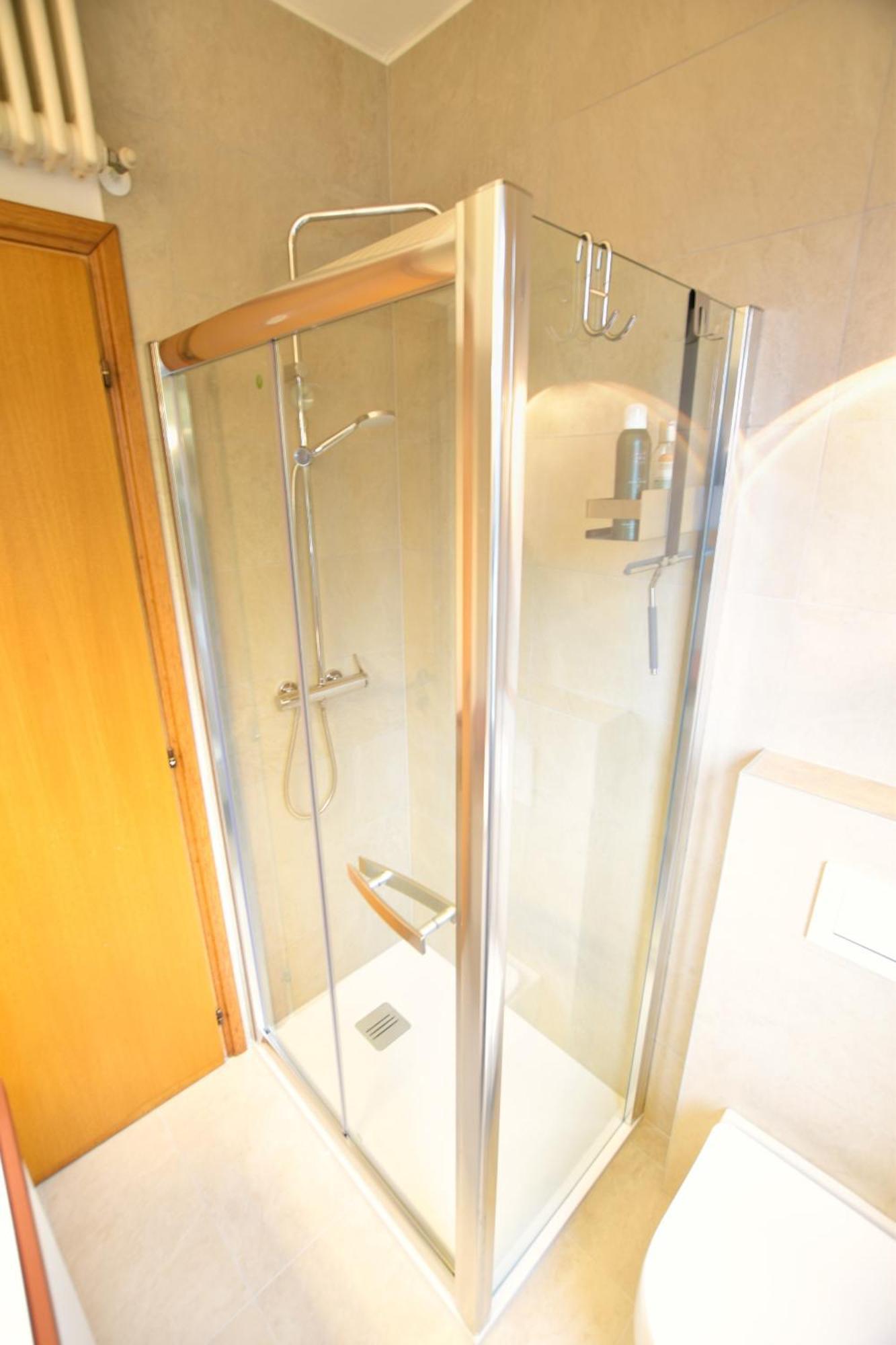 2-Bedroom Lakeview Apartment Bella Gaeta San Siro (Lombardy) Exterior foto